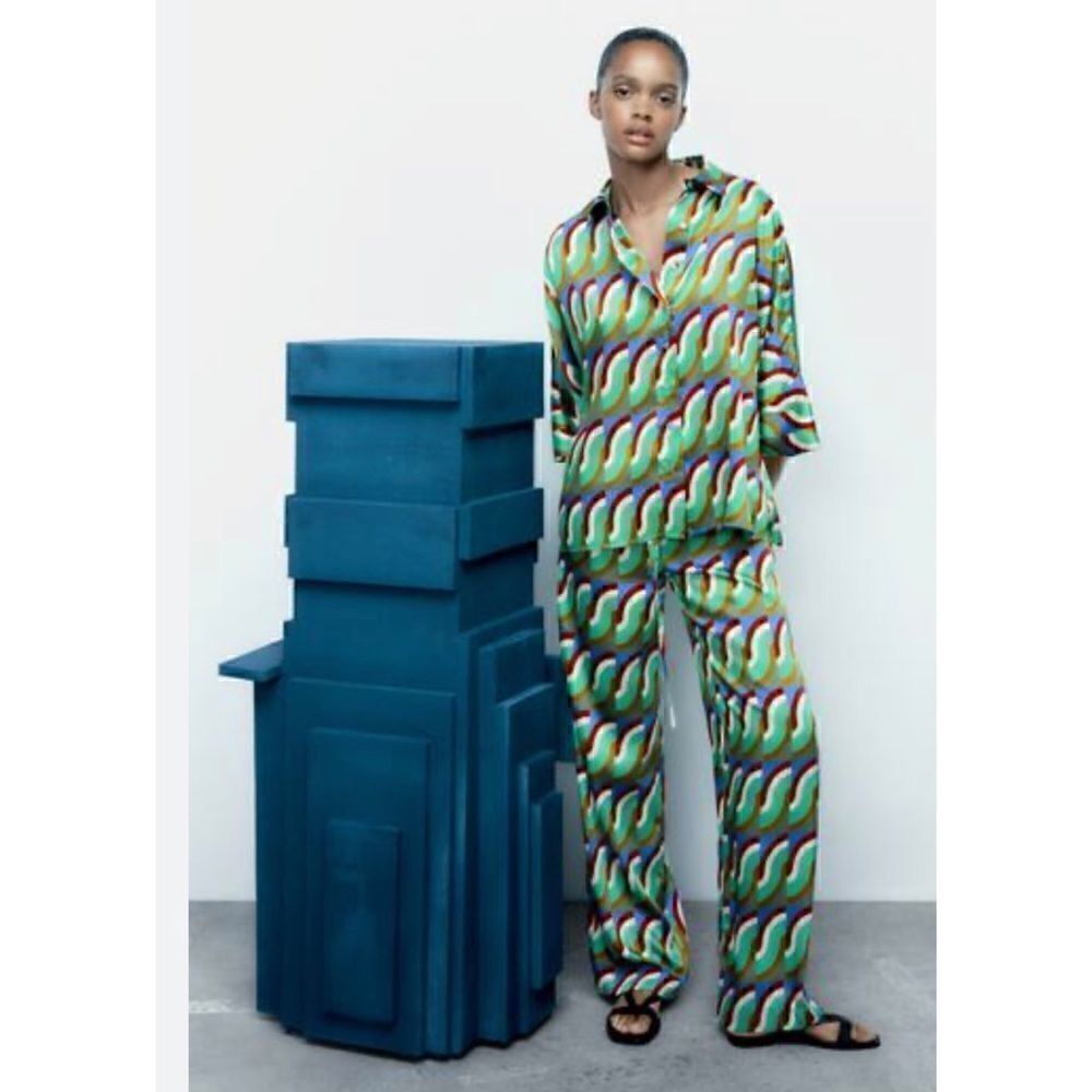 NWOT Zara Blogger’s Favorite Satin Effect Geometric Print Oversized Shirt, Small - Picture 5 of 16